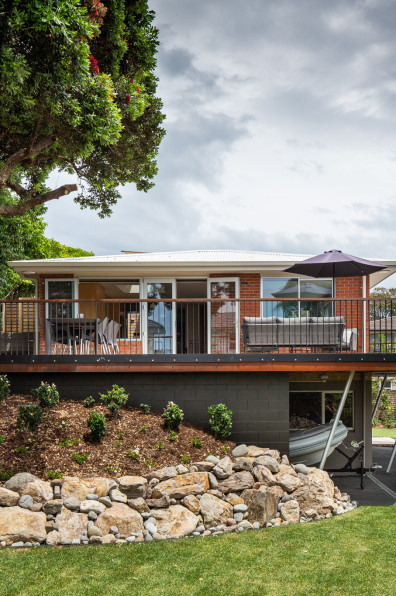 David and Jenny’s coastal beauty comes alive 