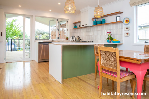 Green Kitchen Island, Retro Kitchen, Green Interiors, Subway Tiles